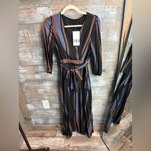 Zara Black, Brown, and Blue V-Neck dress🤎